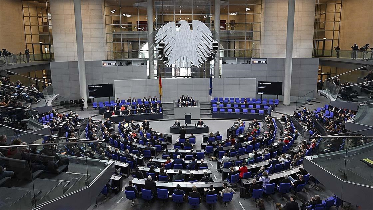 Almanya’da Afd’nin Yasaklanması Için Sürecin Başlatılmasının Talep Edildiği Önergeler Mecliste Görüşüldü Haberi