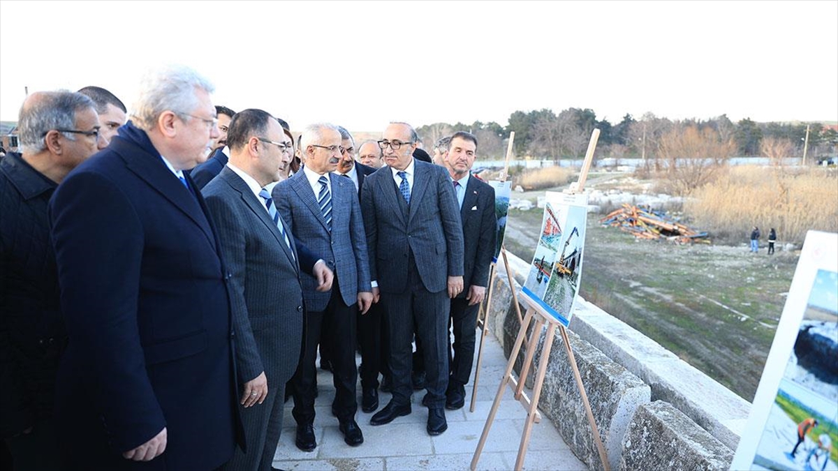 Bakan Uraloğlu Tarihi Uzun Köprü’de Süren Restorasyon Çalışmalarını Inceledi Haberi