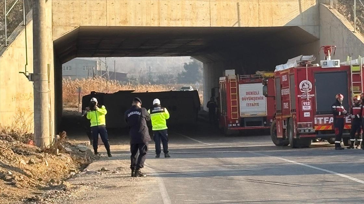 Denizli’de Devrilen Işçi Servisindeki 4 Kişi Öldü, 6 Kişi Yaralandı Haberi