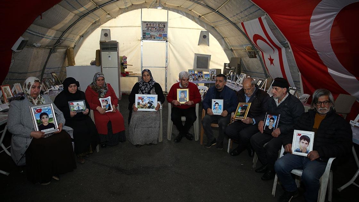 Diyarbakır Anneleri Evlat Nöbetini Kararlılıkla Sürdürüyor Haberi