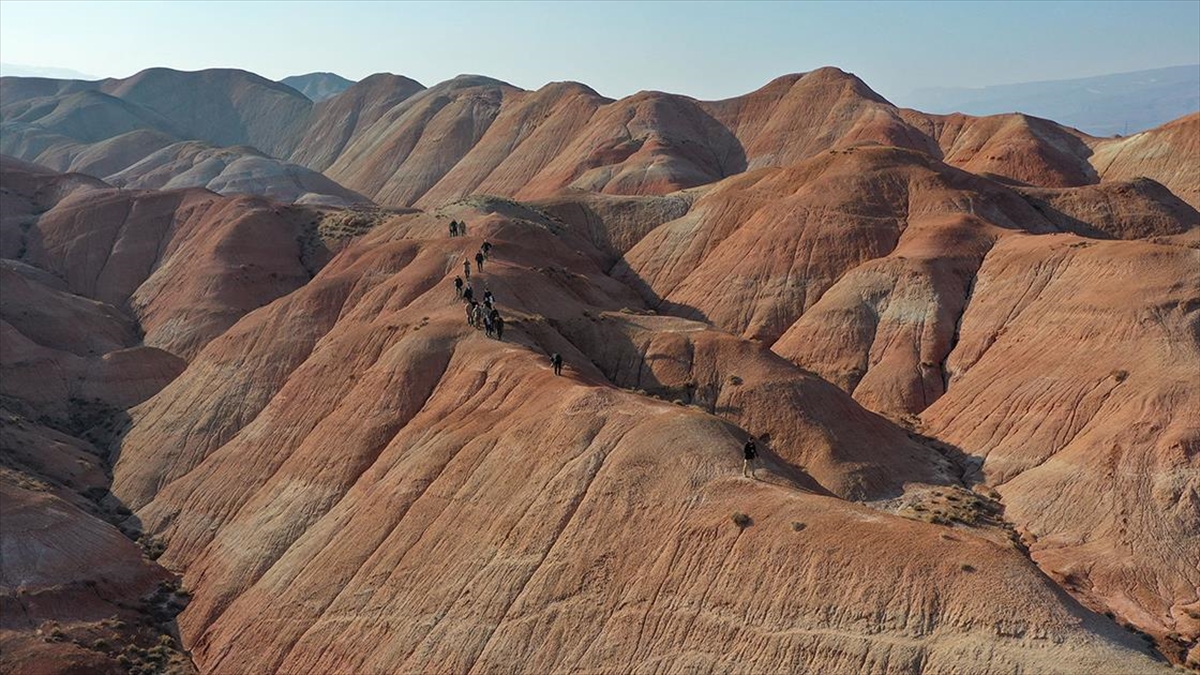 Iğdır’ın Gökkuşağı Tepeleri Turizme Kazandırılacak Haberi