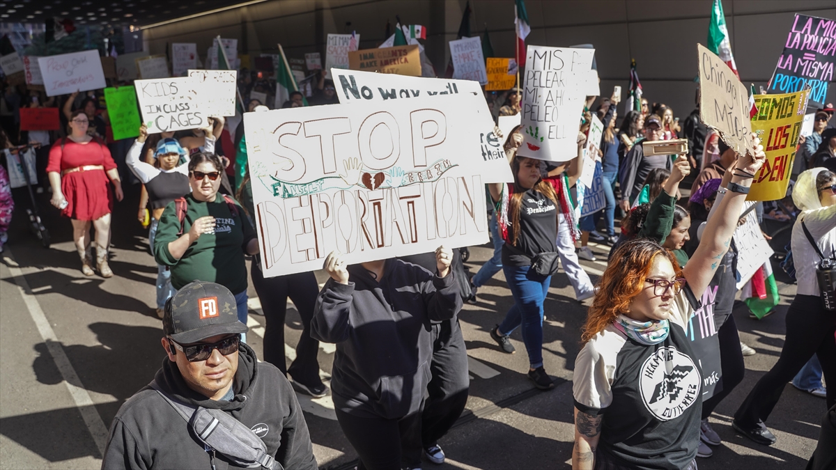 Abd’de Binlerce Kişi, Başkan Trump’ın Göçmen Politikasını Protesto Etti Haberi