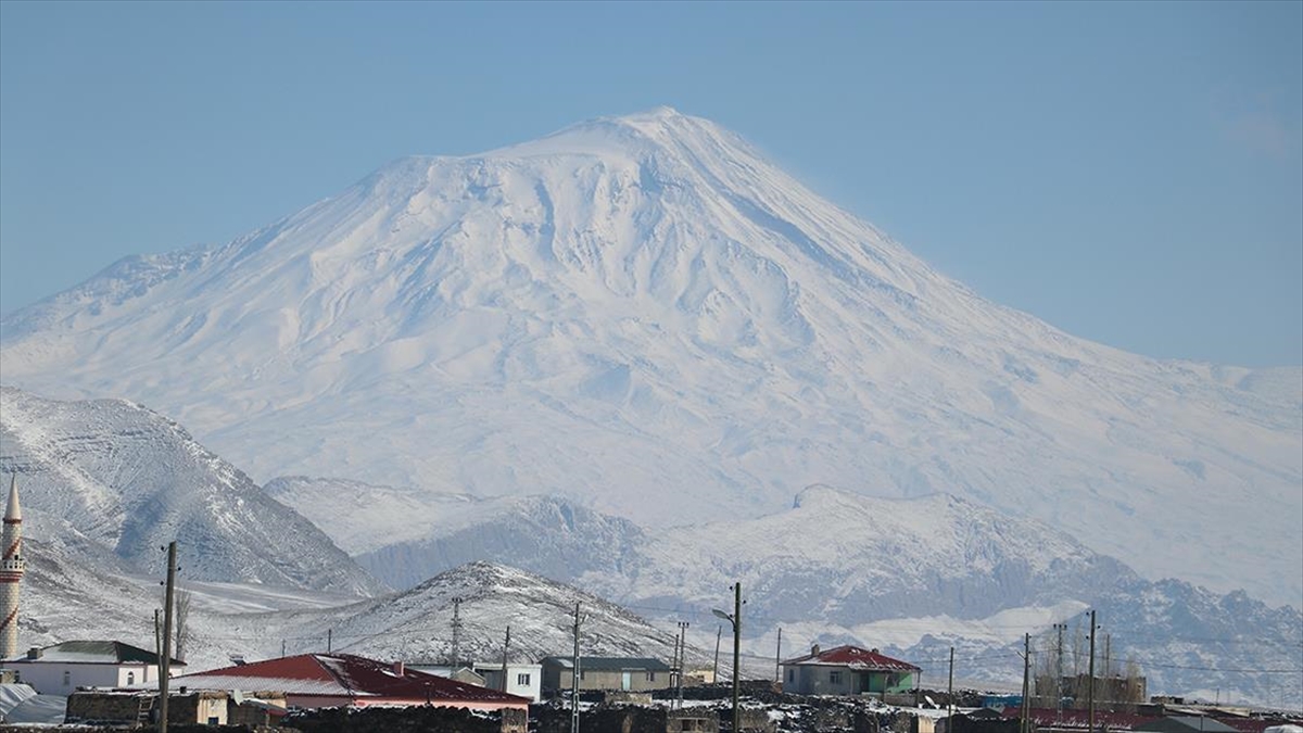 Ağrı Dağı Yeniden Beyaza Büründü Haberi