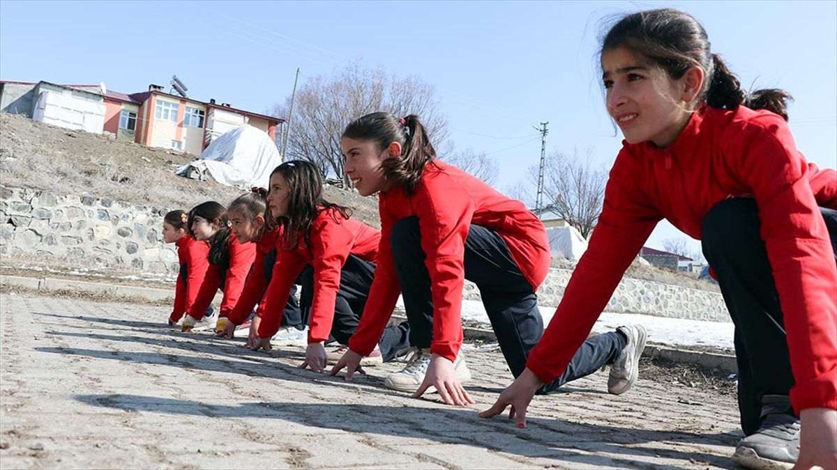 Ağrı’nın Dağ Köyündeki Çocuk Atletlerin Şampiyonluk Hayaline Kar Kış Engel Olmuyor Haberi