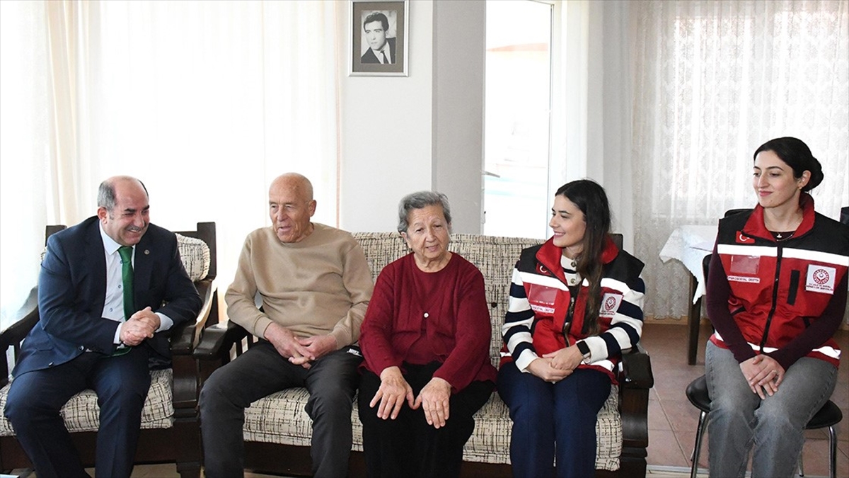 Aile Yılı Etkinlikleri Kapsamında Evlilikte 25. Ve 50. Yılını Dolduran Çiftler Ziyaret Edildi Haberi