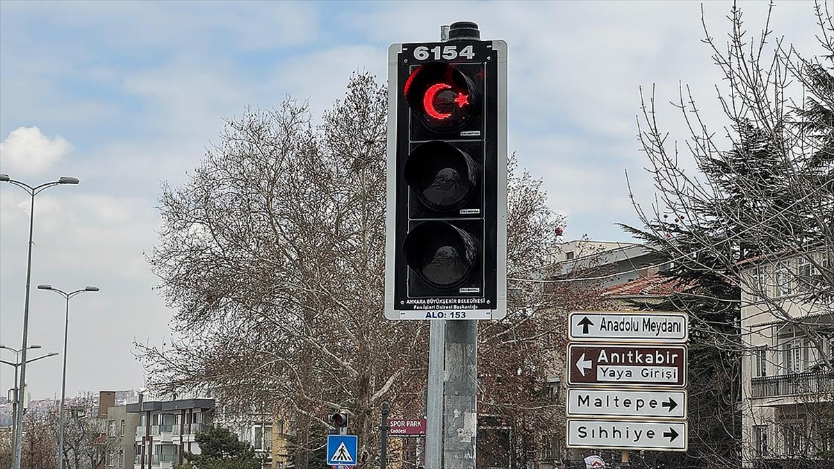 Anıtkabir Çevresinde “Ay-Yıldızlı” Trafik Işıkları Yanıyor Haberi