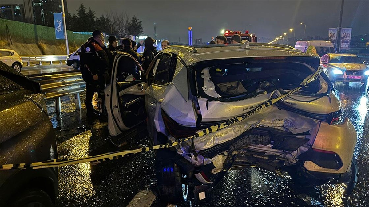 Ataşehir’de Zincirleme Trafik Kazasında 1 Kişi Öldü, 2 Kişi Yaralandı Haberi