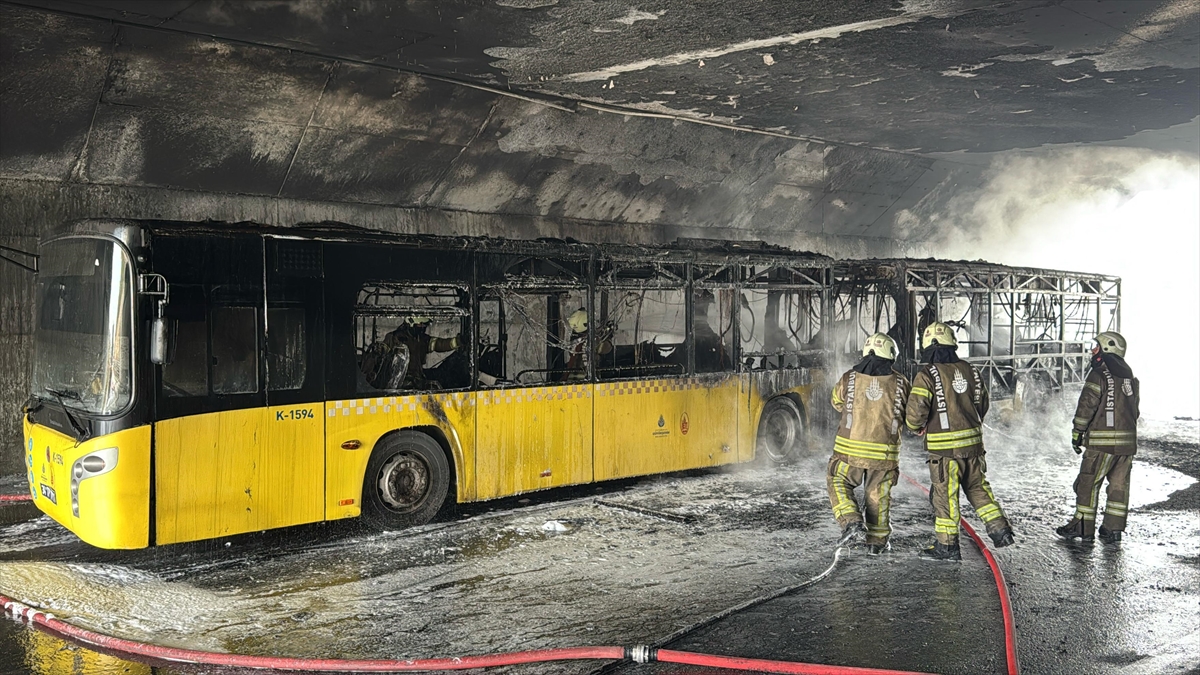 Başakşehir’de Seyir Halindeki İett Otobüsü Yandı Haberi