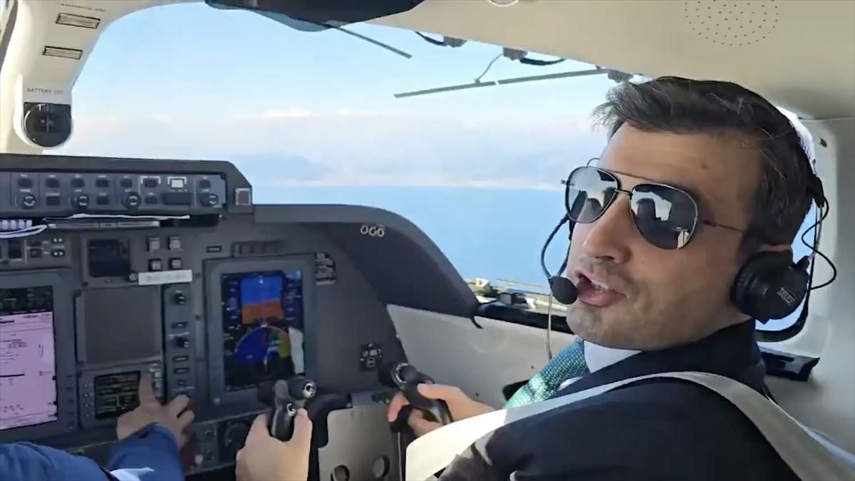 Baykar Yönetim Kurulu Başkanı Bayraktar, Piaggio P180’Nin Pilot Koltuğunda Haberi