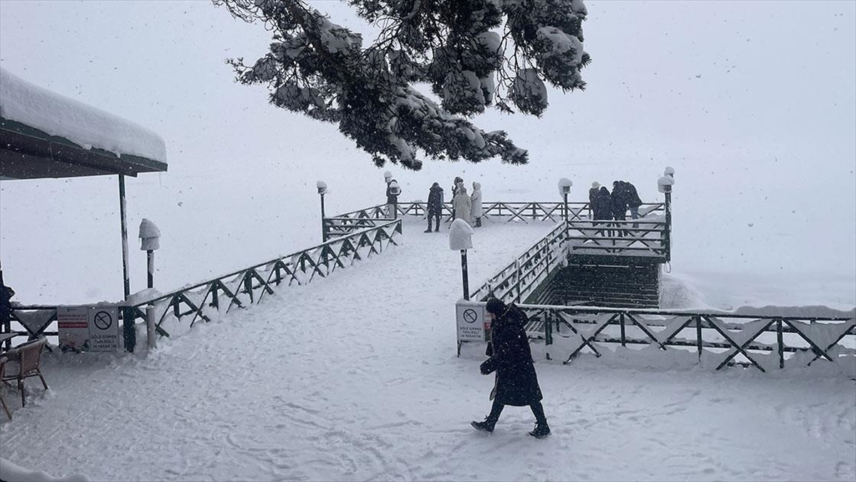 Beyaza Bürünen Abant Karın Tadını Çıkarmak Isteyenleri Ağırlıyor Haberi