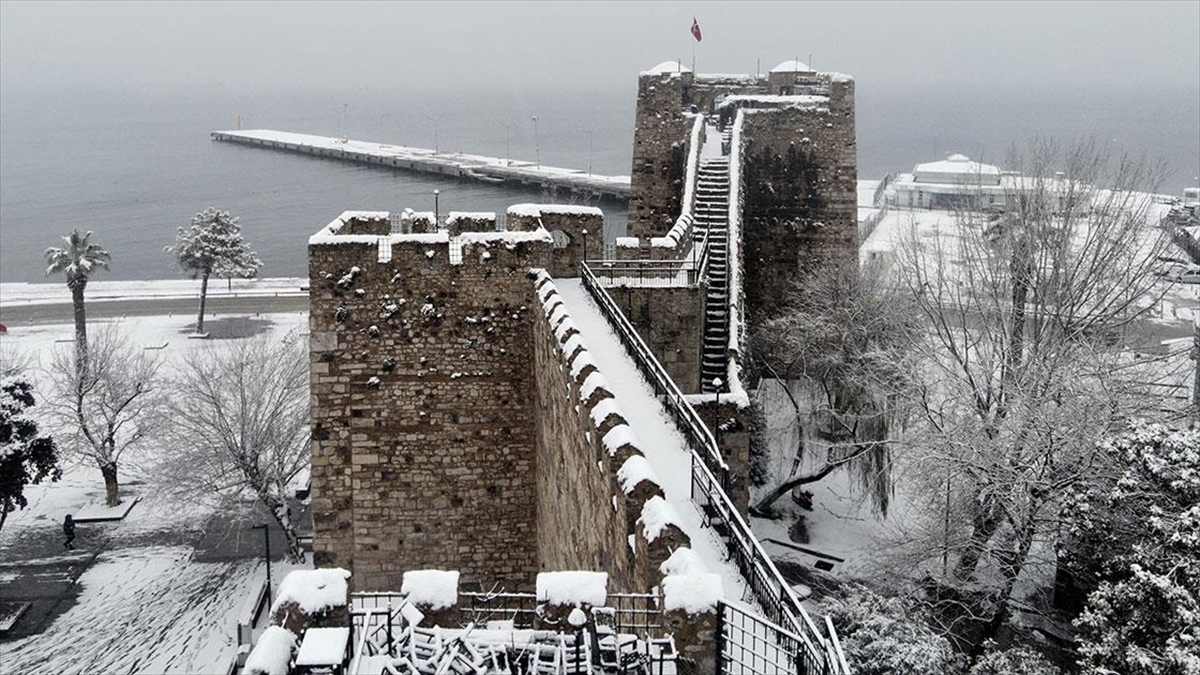 Beyaza Bürünen Sinop Kalesi Ve Tarihi Cezaevi Dronla Görüntülendi Haberi