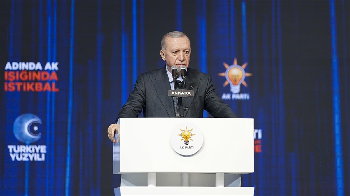 Cumhurbaşkanı Erdoğan Yeniden Ak Parti Genel Başkanı Seçildi Haberi