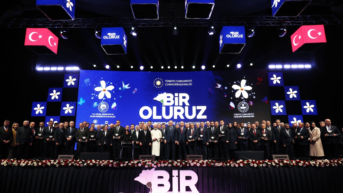 Cumhurbaşkanı Erdoğan’dan “Asrın Birlikteliğine” Katkı Sağlayan Kurum, Kuruluş Ve Özel Sektör Temsilcilerine Plaket Haberi