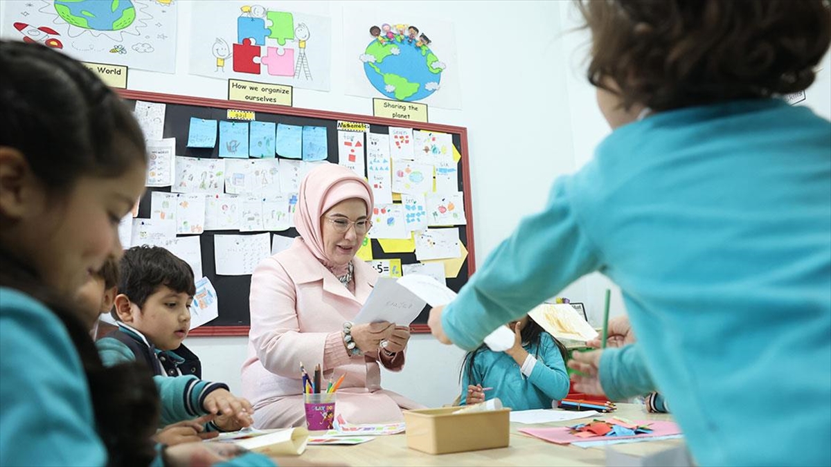 Emine Erdoğan, İslamabad’daki Pak-Türk Maarif Uluslararası Okullarını Ziyaret Etti Haberi