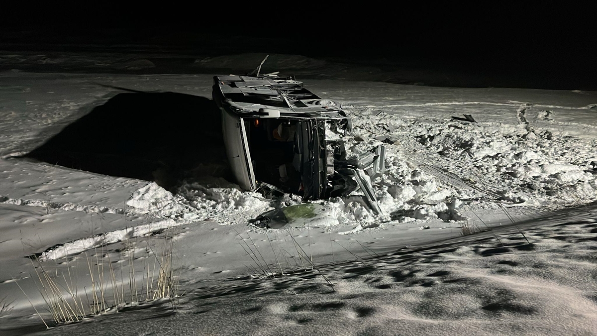 Erzurum’da Yolcu Otobüsünün Devrildiği Kazada 37 Kişi Yaralandı Haberi