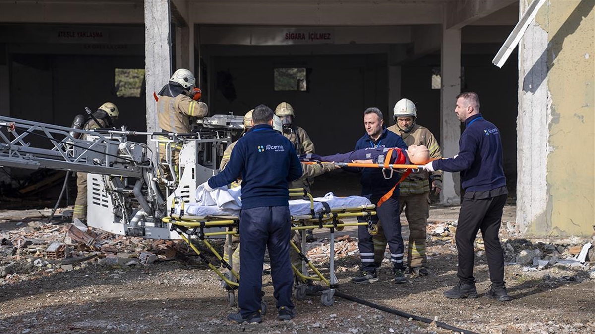 Esenler’de Deprem Tatbikatı Yapıldı Haberi