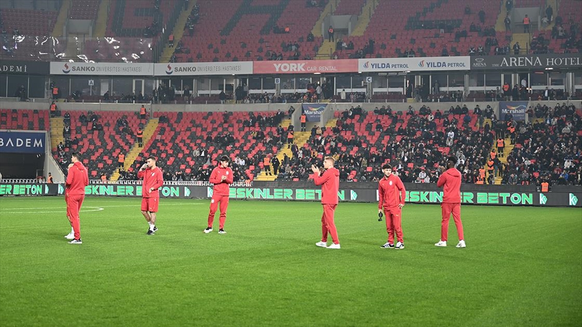 Galatasaray Ara Transfer Dönemini Hareketli Geçirdi Haberi