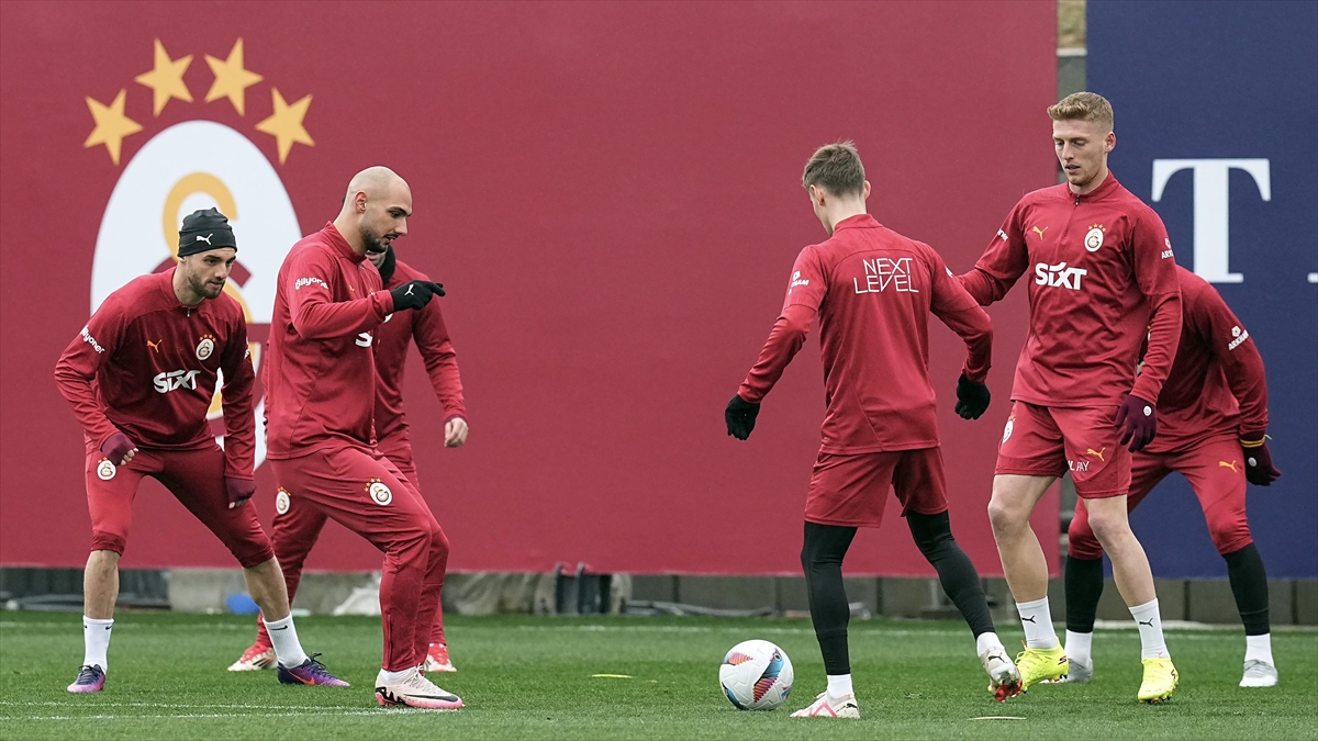 Galatasaray, Kemerburgaz Metin Oktay Tesisleri’nde Ilk Idmanını Yaptı Haberi