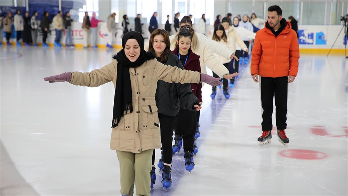 Gençlik Ve Spor Bakanlığının Projesi Öğrencileri “Kış Sporlarıyla” Tanıştırdı Haberi