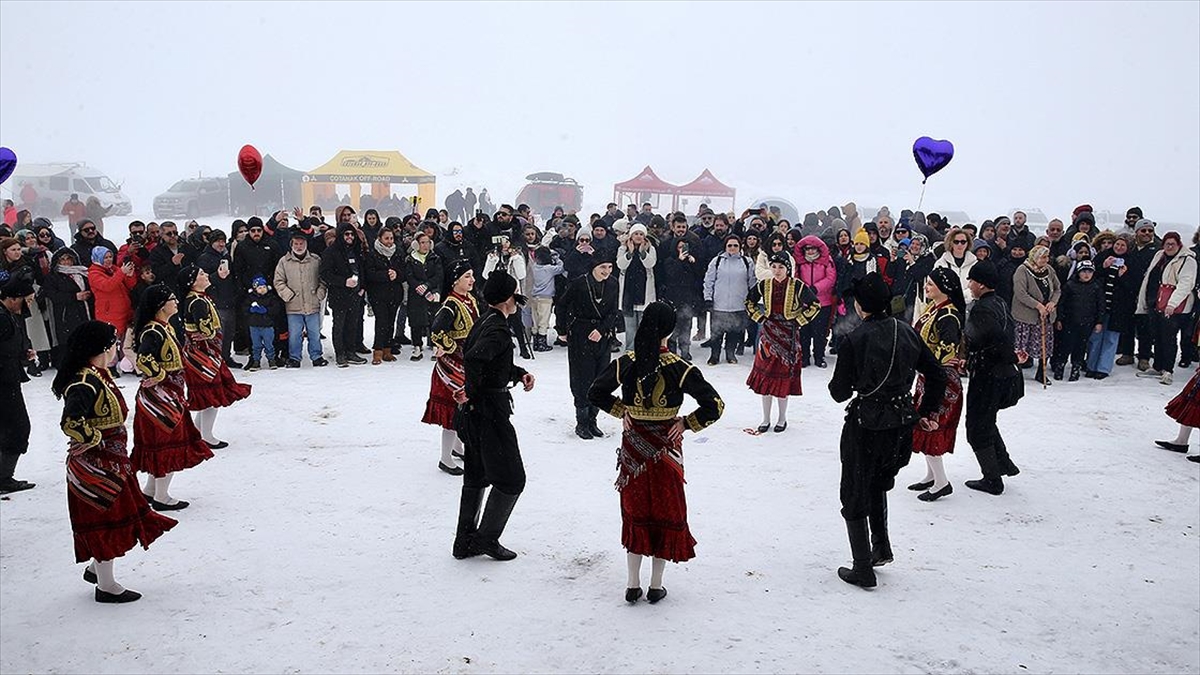 Giresun’da Doğa Tutkunları Kümbet Yaylası’ndaki Kar Festivalinde Buluştu Haberi