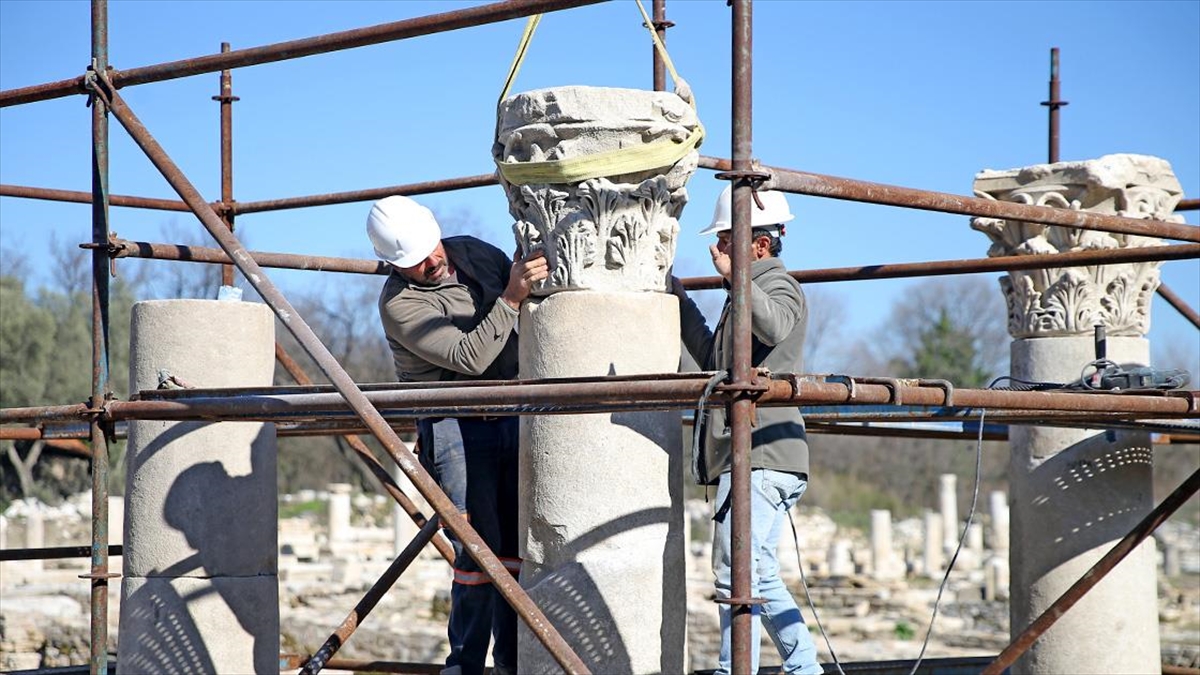 “Gladyatörler Kenti” Stratonikeia’nın Roma Hamamı Sütunları Ayağa Kaldırıldı Haberi