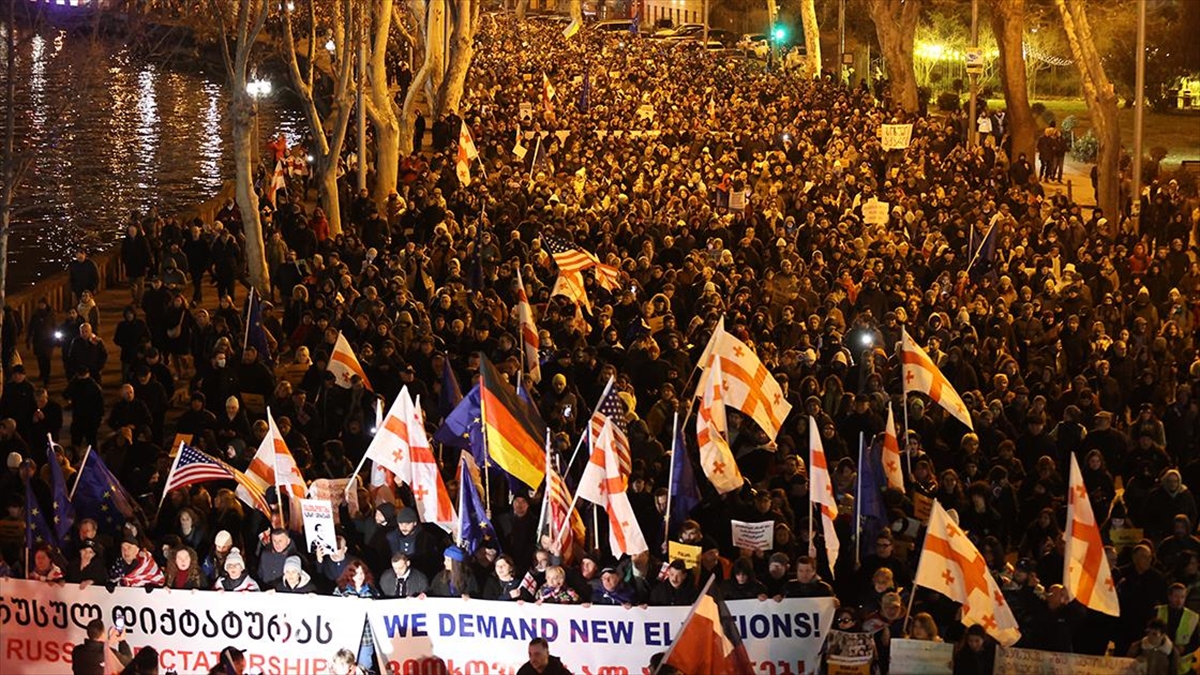 Gürcistan’daki Ab Yanlısı Protestoda, Parlamento Seçimlerinin Yenilenmesi Talebiyle Yürüyüş Yapıldı Haberi