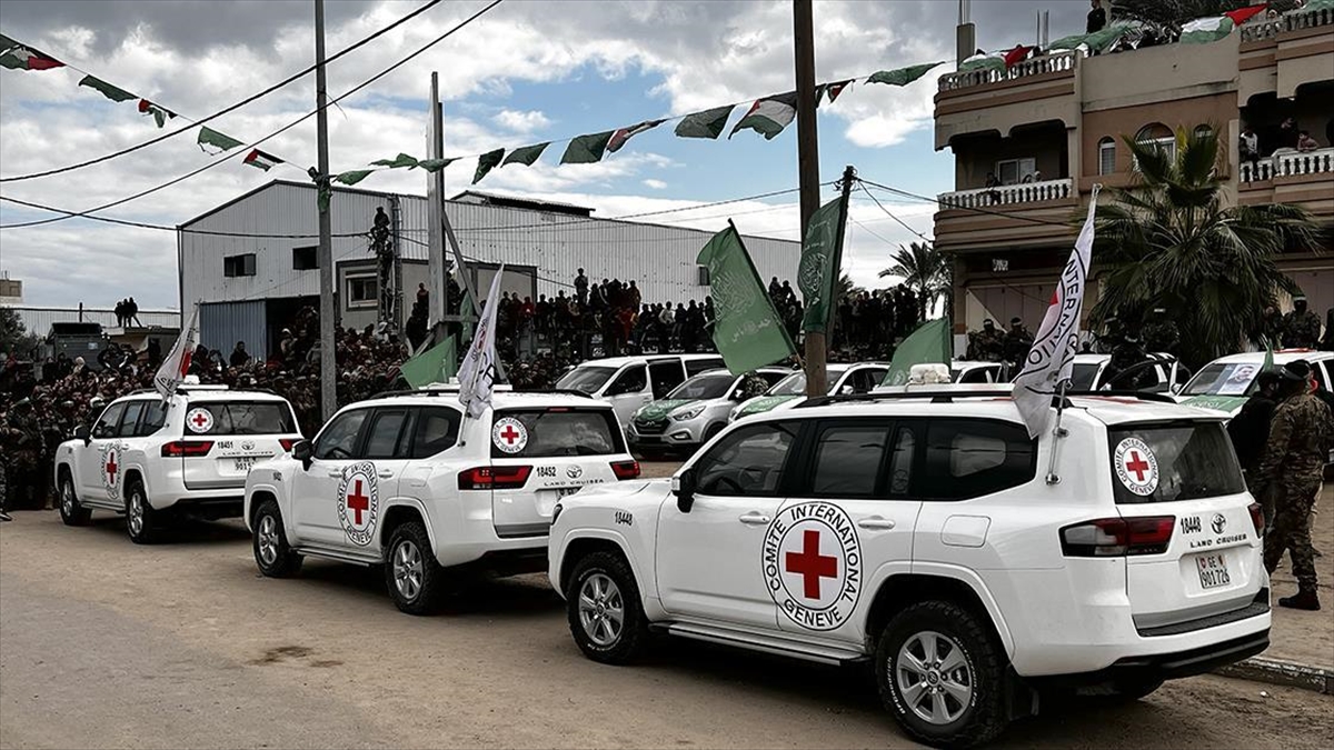 Hamas, Esir Takasının Beşinci Turunda Gazze’deki 3 İsrailli Esiri Kızılhaç’a Teslim Etti Haberi