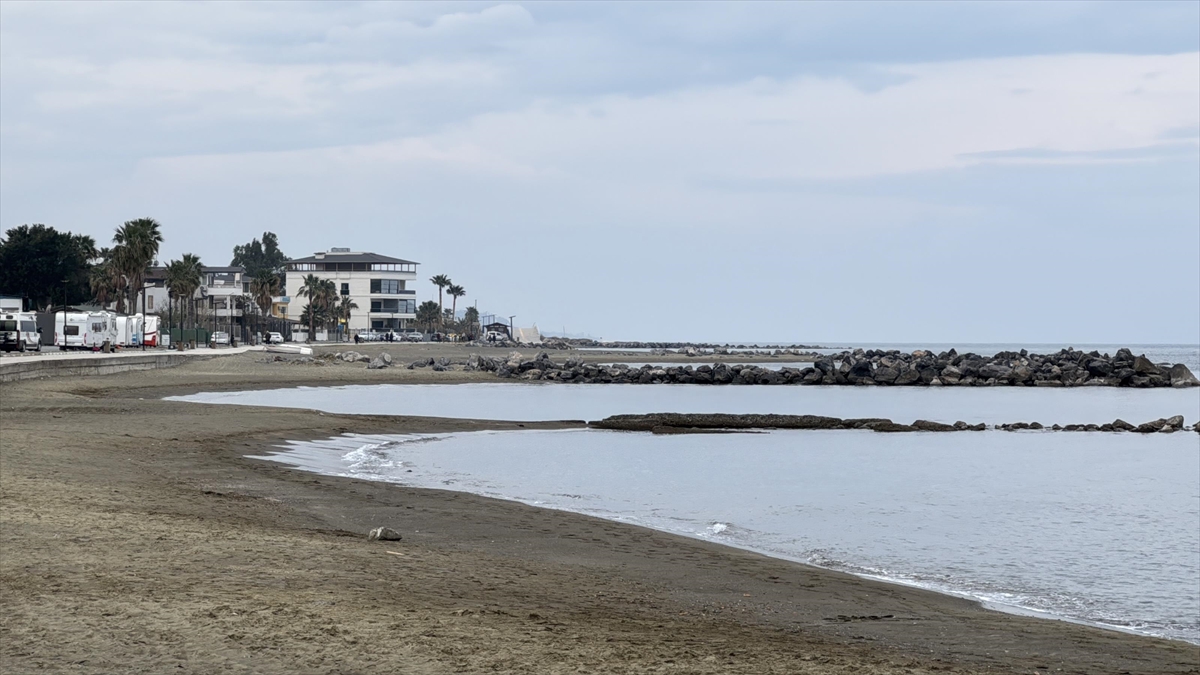 Hatay’ın Bazı Kıyılarında Deniz Suyu Çekildi Haberi