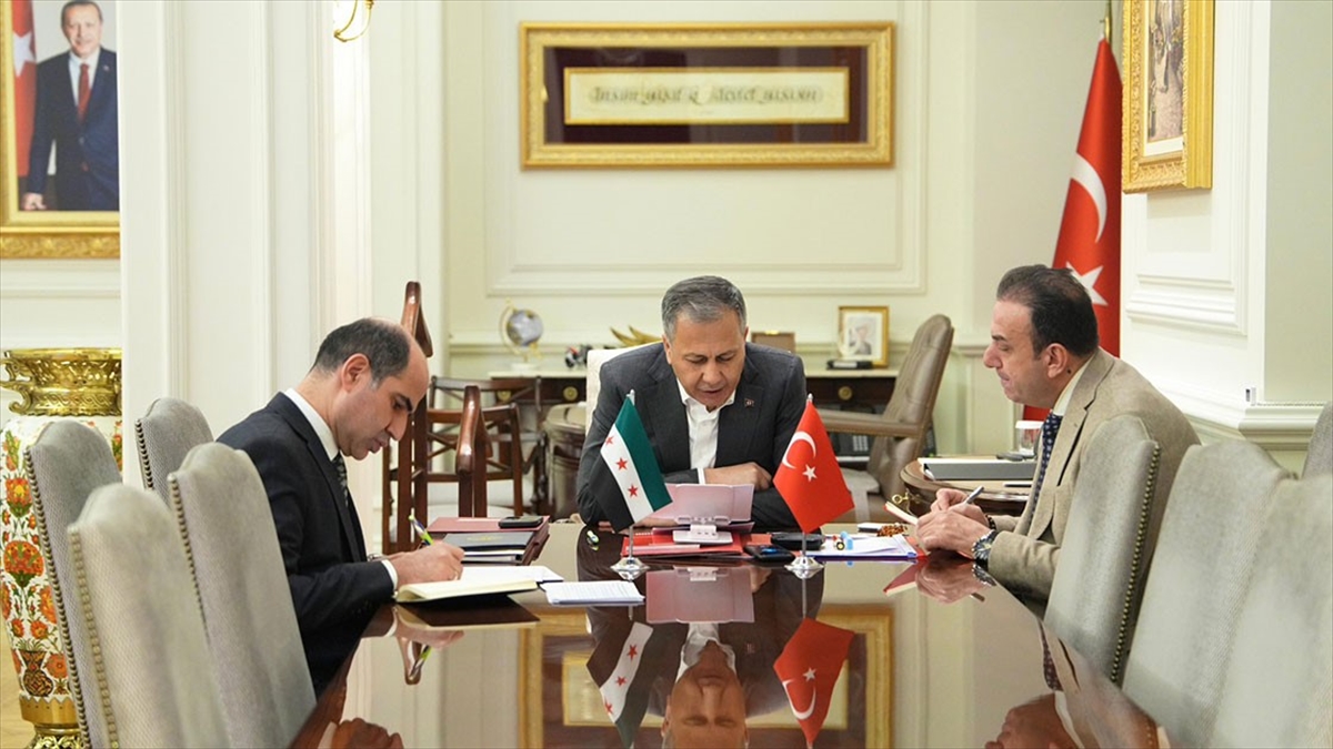 İçişleri Bakanı Yerlikaya, Suriye İçişleri Bakanı Kedde Ile Telefonda Görüştü Haberi