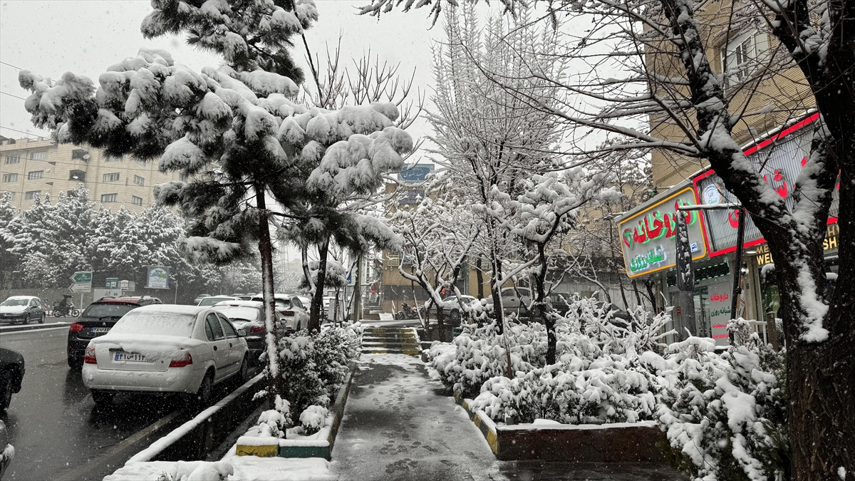 İran’ın Başkenti Tahran’da Soğuk Hava Nedeniyle Okullar Ve Kamu Kurumları Tatil Edildi Haberi