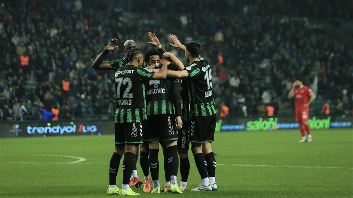 İsmet Taşdemir Yönetimindeki Kocaelispor, Savunmasıyla Dikkati Çekiyor Haberi