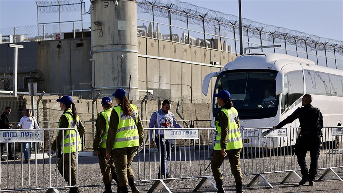 İsrail, 9 Sağ Esir Serbest Bırakılıncaya Kadar Ateşkesin Ikinci Aşama Müzakerelerini Askıya Aldı Haberi