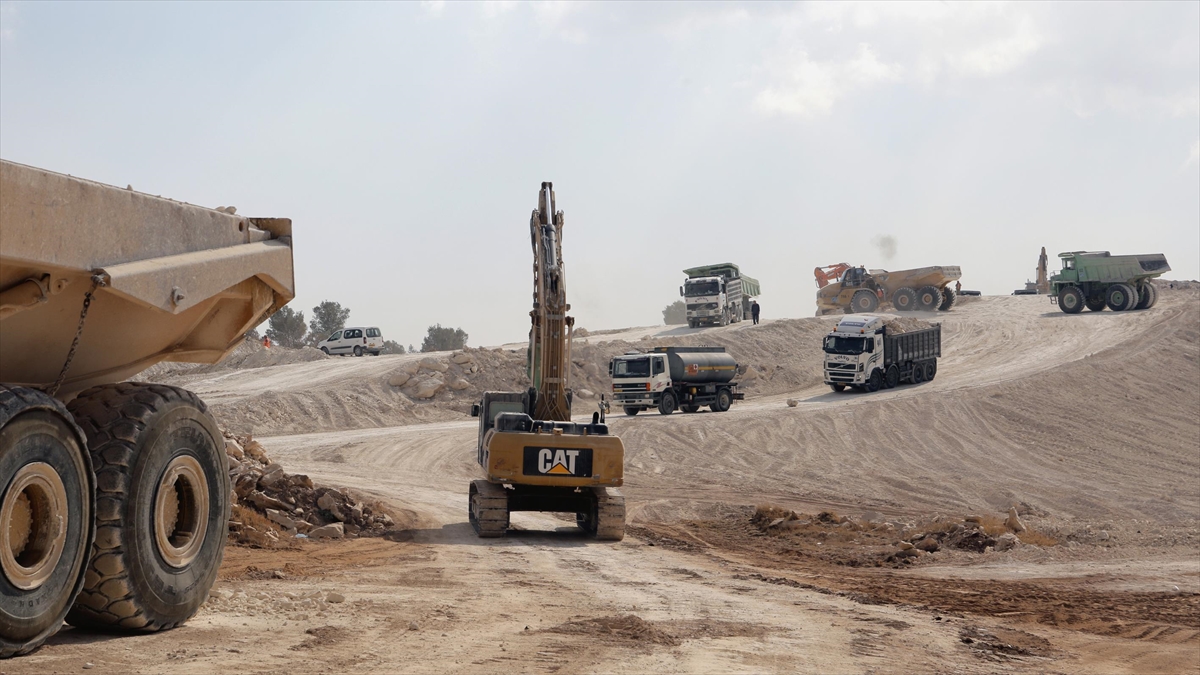 İsrail, Batı Şeria’nın Güneyinde Gasbedilmiş Topraklar Üzerinde Yeni Yasadışı Yerleşim Birimi Inşa Ediyor Haberi