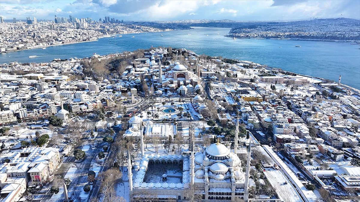 İstanbul’da Kar Yağışı Aralıklarla Sürüyor Haberi