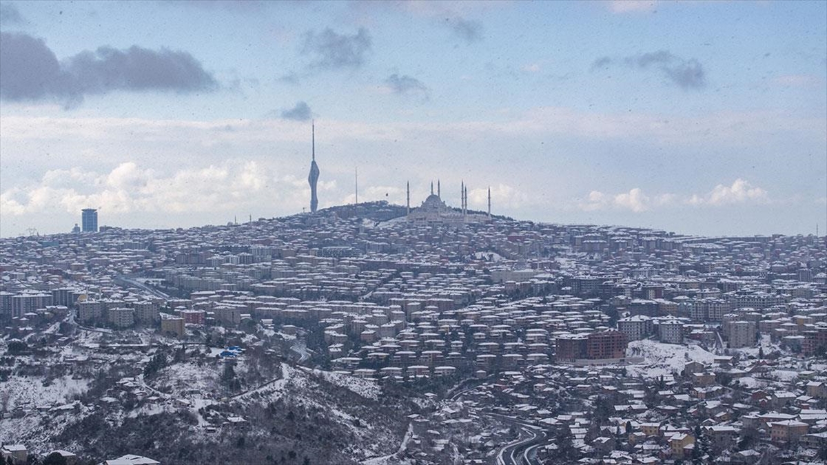 İstanbul’da Kar Yağışının Yarın Da Etkili Olması Bekleniyor Haberi