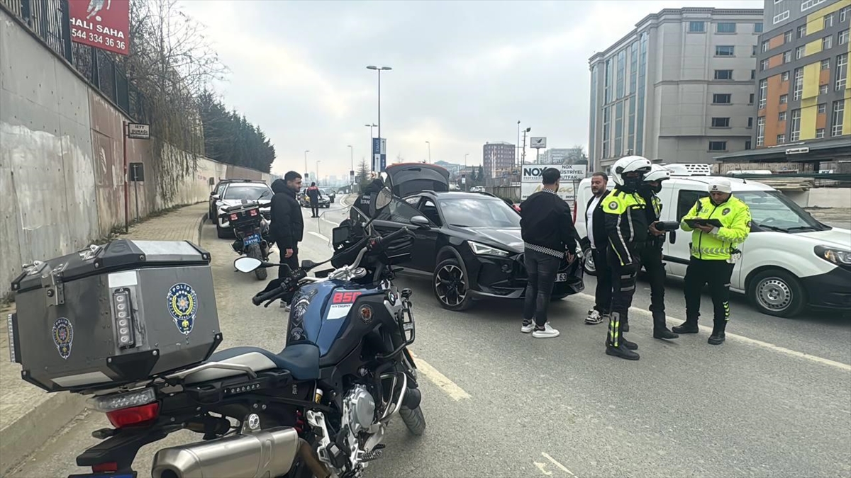 İstanbul’da Okul Çevrelerinde Asayiş Uygulaması Yapılıyor Haberi