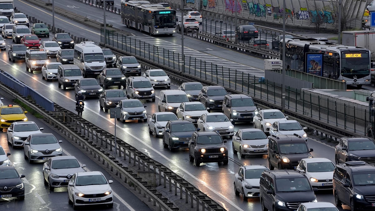 İstanbul’da Sabah Saatlerinde Trafik Yoğunluğu Yaşanıyor Haberi