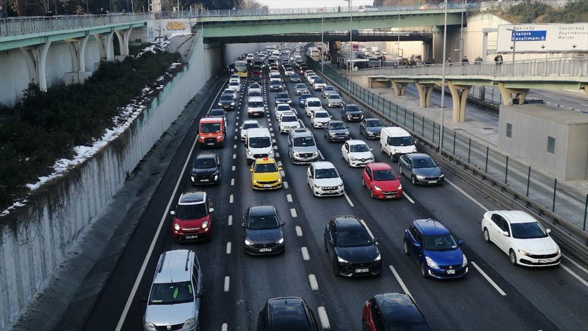 İstanbul’da Sabah Trafik Yoğunluğu Oluştu Haberi