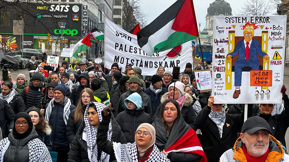 İsveç’te Trump’ın Filistinlileri Zorla Yerinden Etme Planı Protesto Edildi Haberi