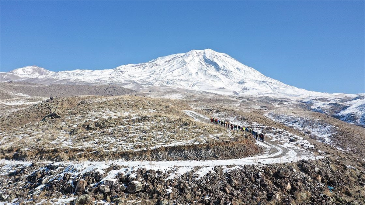 Karla Kaplı Ağrı Dağı Çetin Kışta Da Dağcıları Ağırlıyor Haberi