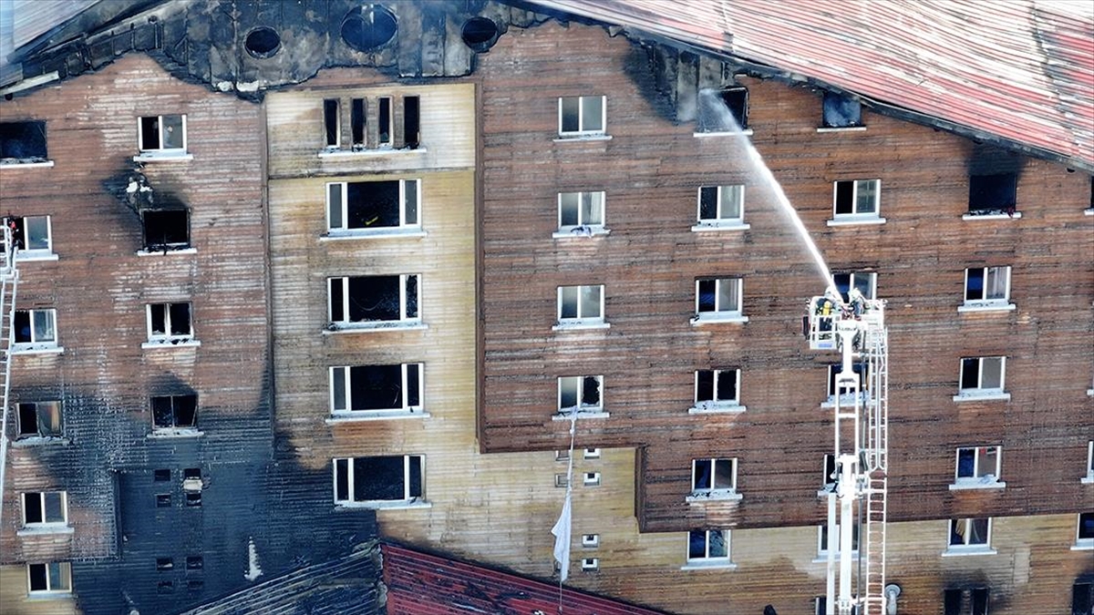 Kartalkaya’daki Otel Yangınına Ilişkin Gözaltına Alınan 2 Şüpheli Tutuklandı Haberi