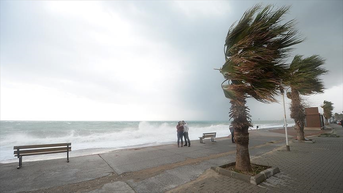 Meteorolojiden Bazı Bölgeler Için Fırtına Ve Fırtınamsı Rüzgar Uyarısı Haberi