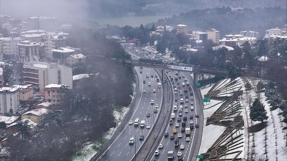 Okulların Tatil Edildiği İstanbul’da Akşam Trafik Yoğunluğu Yüzde 62 Olarak Ölçüldü Haberi