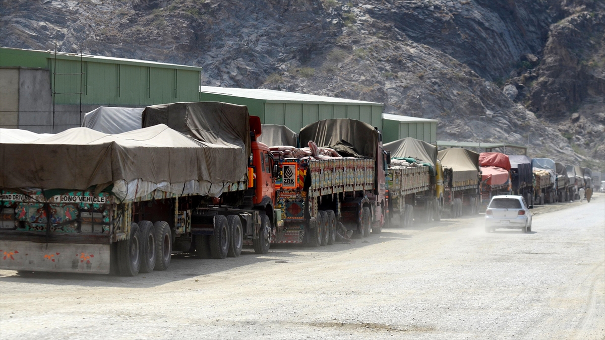 Pakistan-Afganistan Sınırının Kapalı Olması Binlerce Tır Sürücüsünü Mağdur Etti Haberi