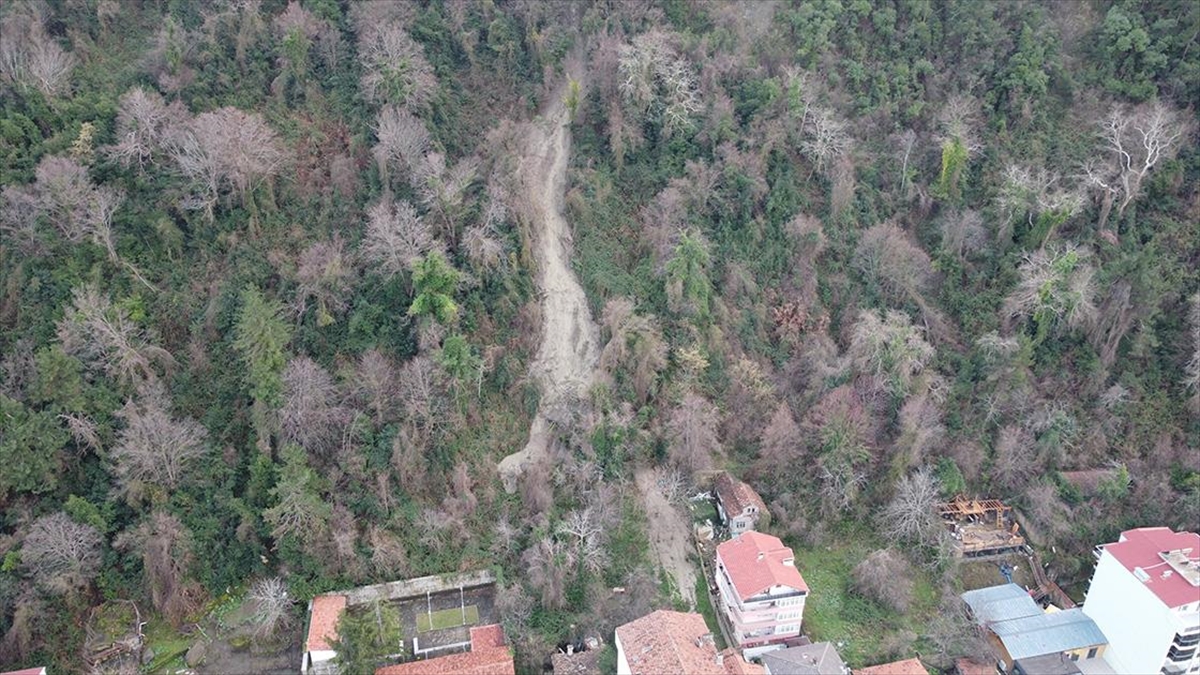 Sinop’ta Kar Ve Sağanak Sonrası Toprak Kayması Oluştu Haberi