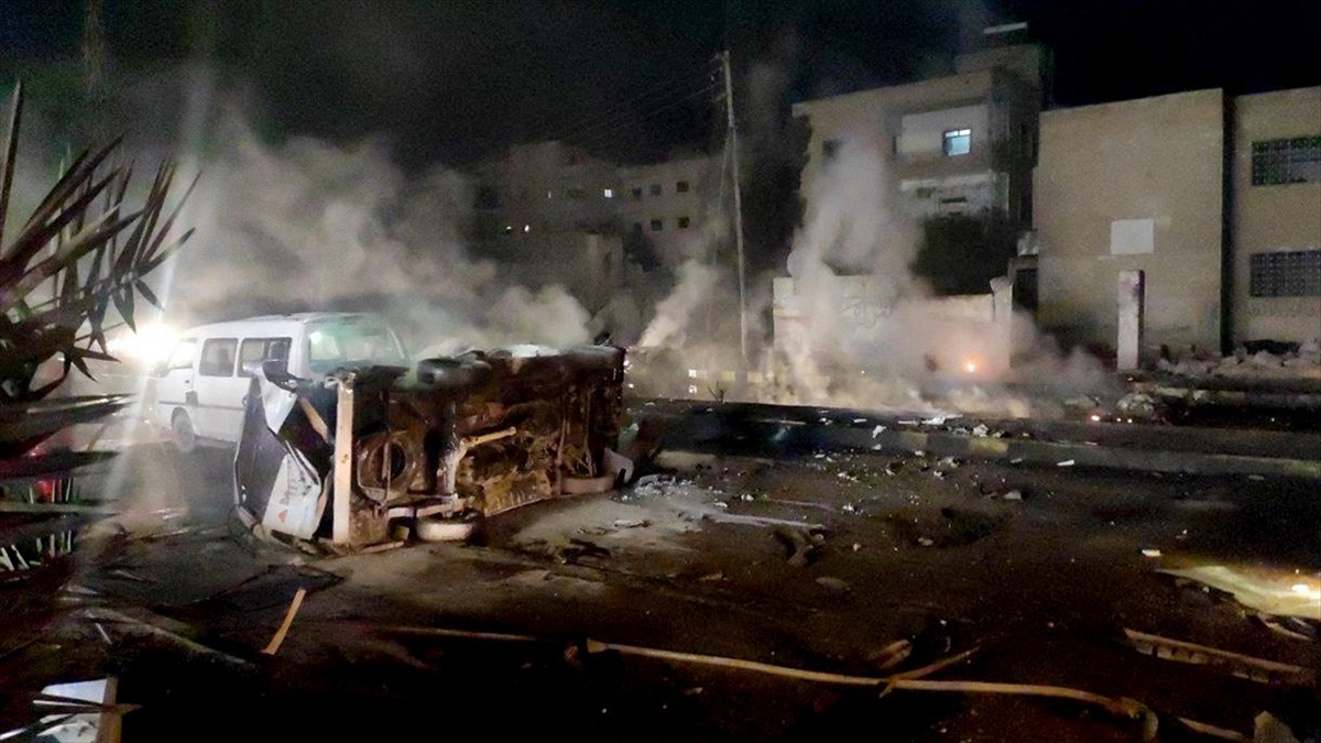 Suriye’nin Münbiç Ilçesinde Bomba Yüklü Araçla Düzenlenen Terör Saldırısında 7 Sivil Öldü Haberi