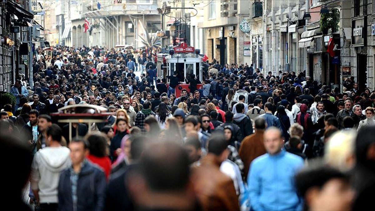 Türkiye’de Ortanca Yaşın Gelecek Yıl “Yolun Yarısı”Nı Geçmesi Bekleniyor Haberi