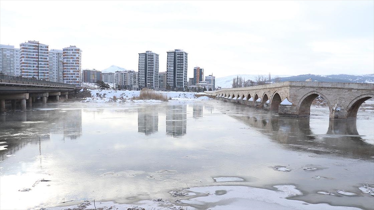 Türkiye’nin En Uzun Nehri Kızılırmak Kısmen Buz Tuttu Haberi