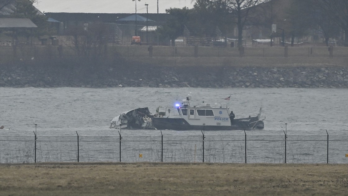 Washington’da Uçakla Helikopterin Çarpıştığı Kazada Irtifa Verilerinde Tutarsızlıklar Tespit Edildi Haberi