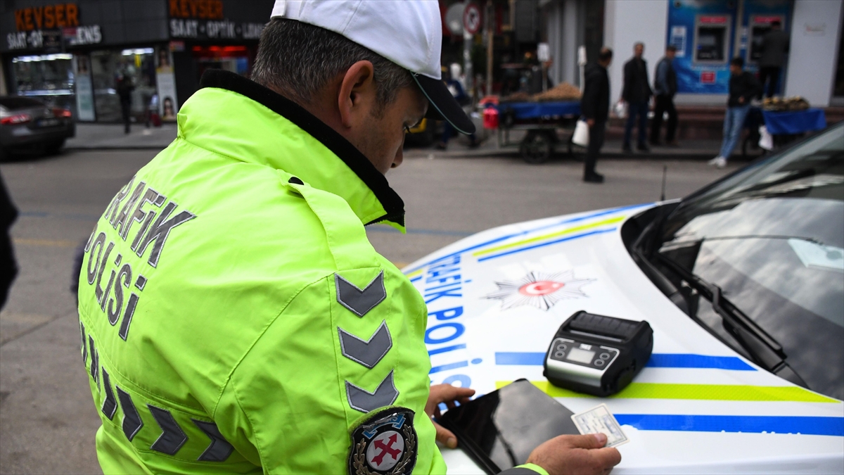 Yılbaşından Bu Yana Hız Ihlalleriyle Ilgili Yaklaşık 850 Bin Işlem Yapıldı Haberi